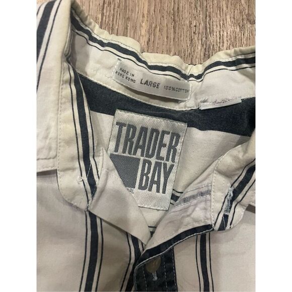 Trader Bay Men’s Short Sleeve Button Up Green and White Striped Large - Picture 2 of 3